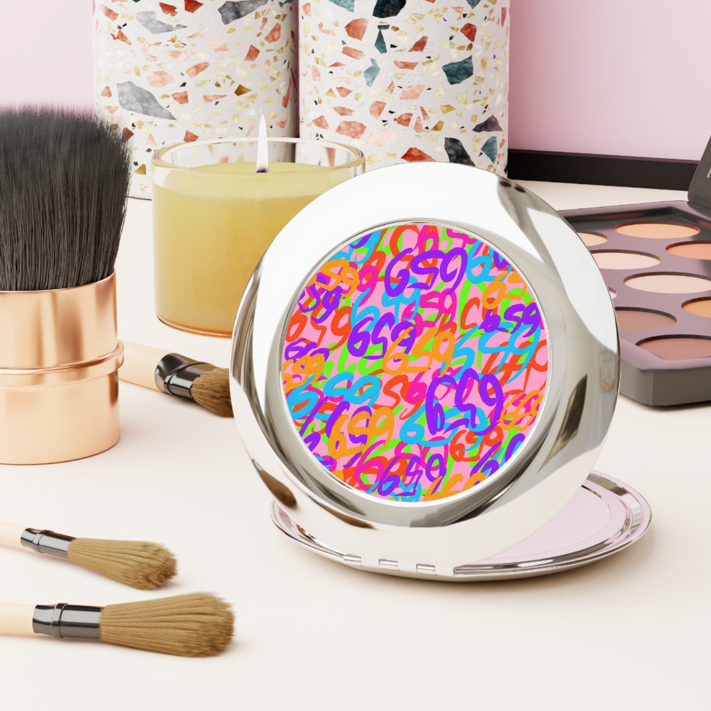 659 Graffiti Compact Travel Mirror (Pink)
